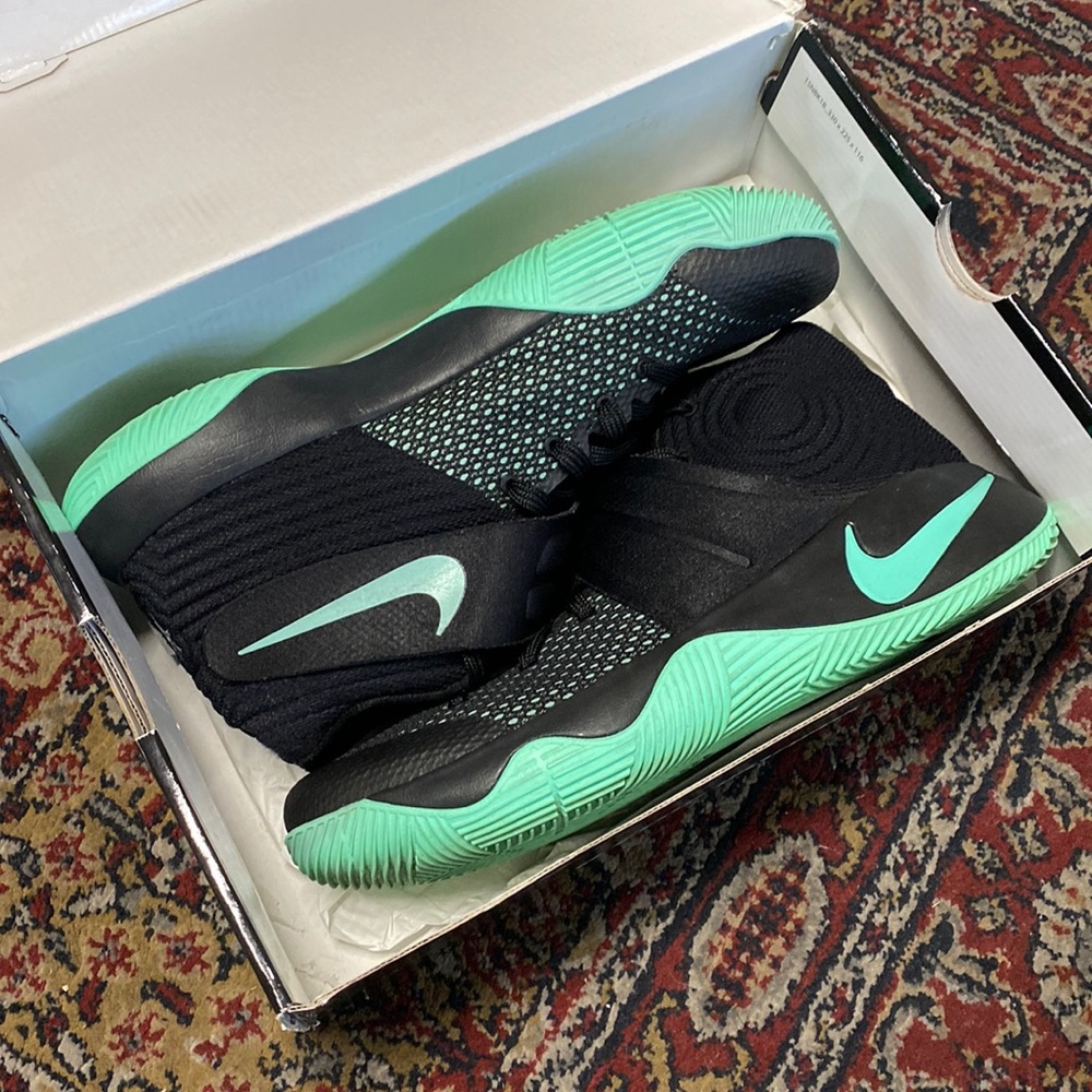 Nike Kyrie 2 “Green Glow”
